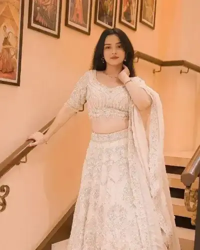 Escort Mogarpada